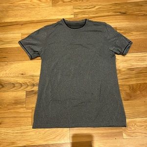 Lululemon men’s gray short sleeve shirt with black neck/sleeve detail, large